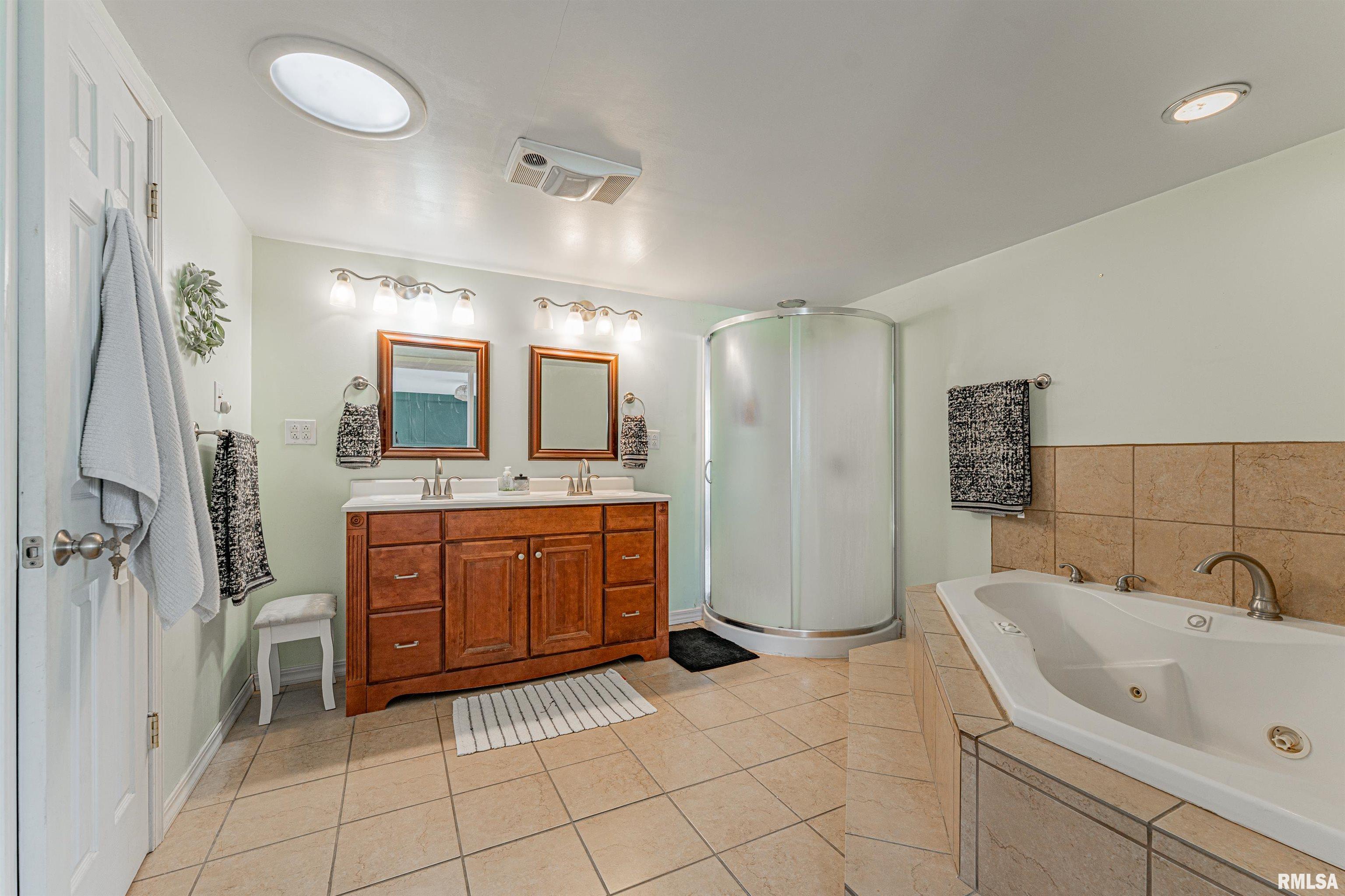 1528 Forest Hills Road Lincoln, IL 62656 - Photo 22 of 45