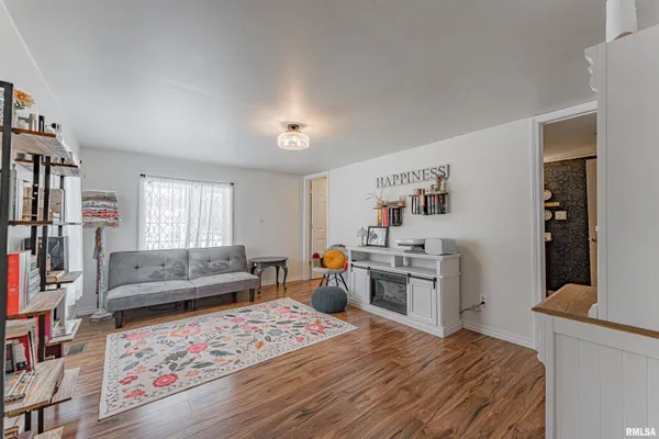 $355,000 | 1528 Forest Hills Road, Lincoln, IL 62656