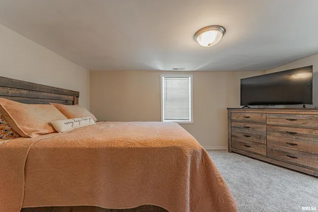 $375,000 | 1528 Forest Hills Road, Lincoln, IL 62656