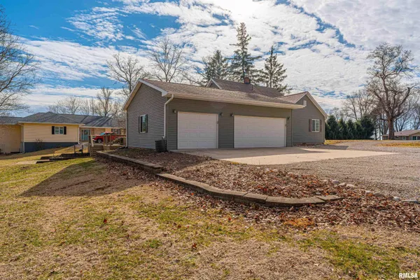 $355,000 | 1528 Forest Hills Road, Lincoln, IL 62656