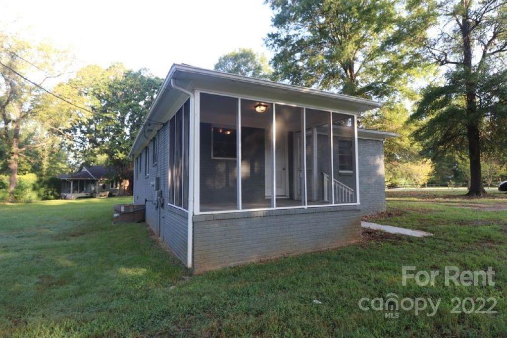 725 Tom Sadler Road Charlotte, NC 28214 - Photo 2 of 9 front view of a house with a yard