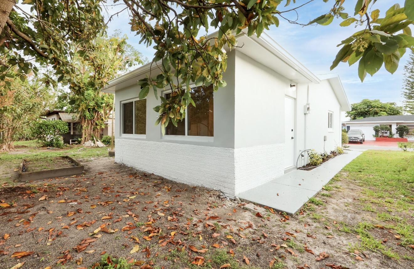 6717 Northwest 60th Street Tamarac, FL 33321 - Photo 25 of 26 a view of a house with a snow on the wall
