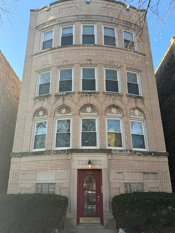 $2,250 | 7544 North Oakley Avenue, Unit 2, Chicago, IL 60645