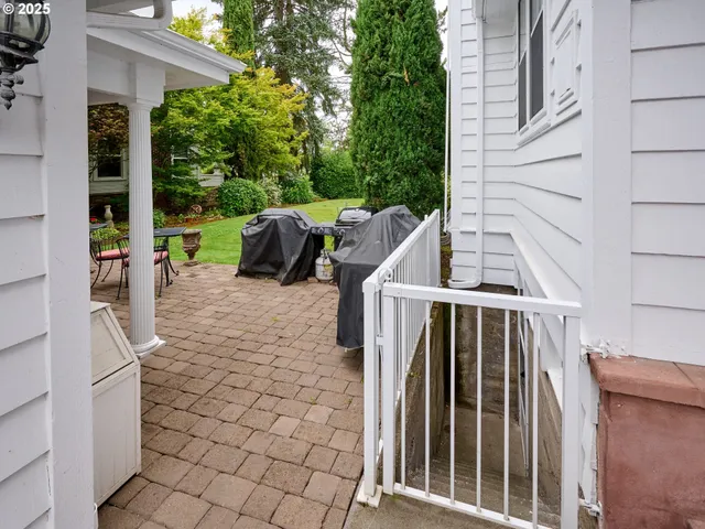 a view of a house with a garage