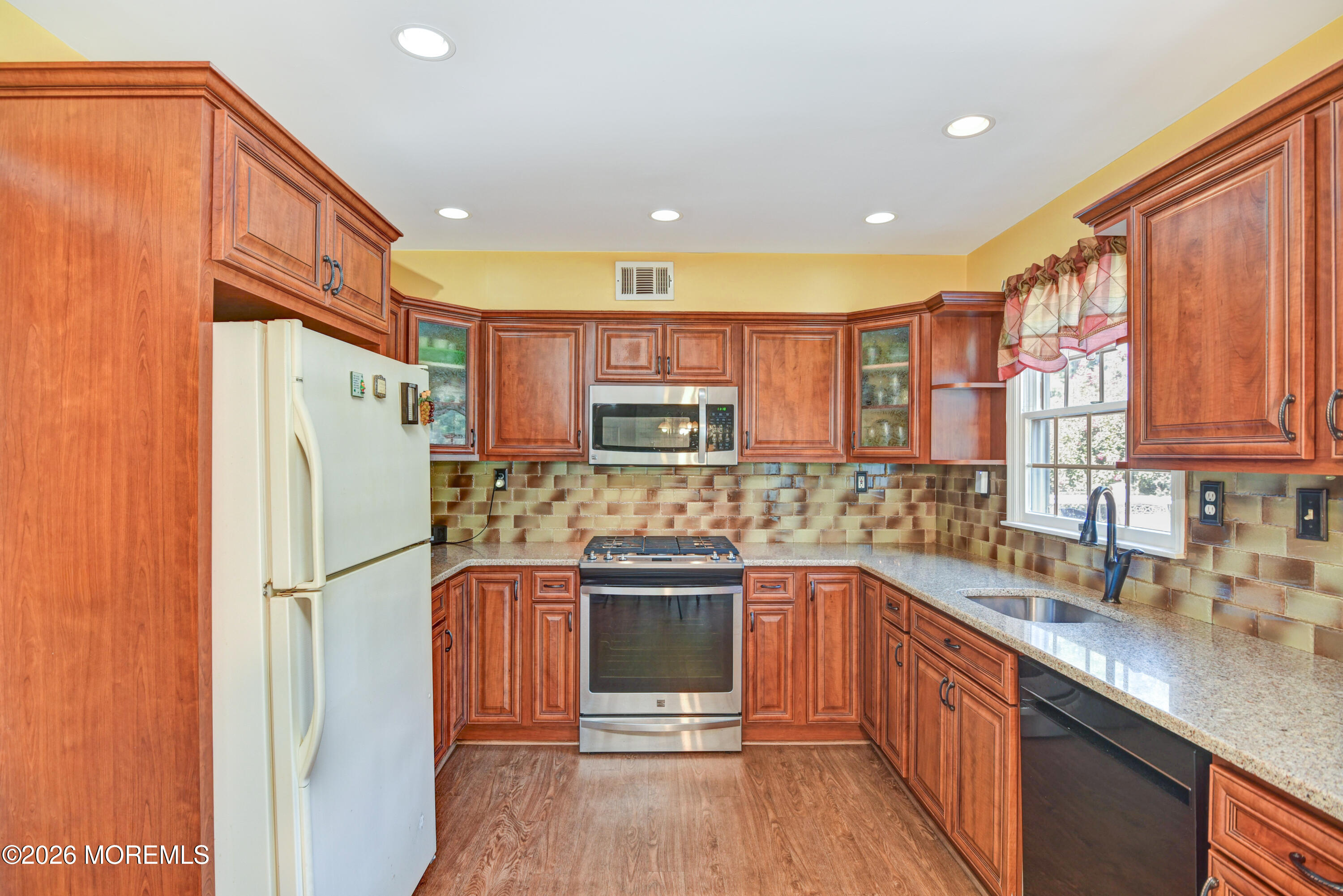21 Totem Road Freehold, NJ 07728 - Photo 6 of 30 Kitchen-2