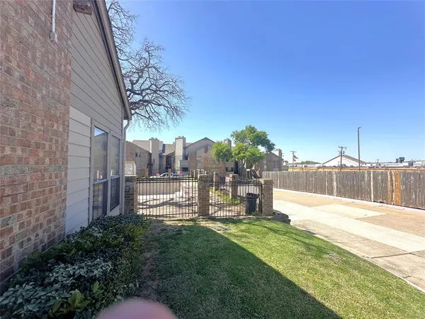 $106,000 | 1600 Pecan Chase Circle, Unit 6, Arlington, TX 76012
