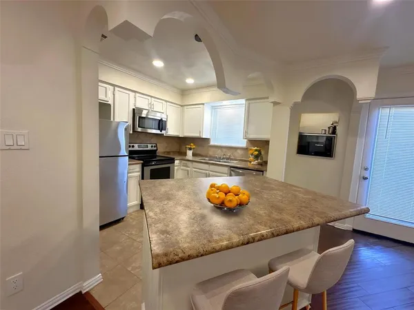 $106,000 | 1600 Pecan Chase Circle, Unit 6, Arlington, TX 76012