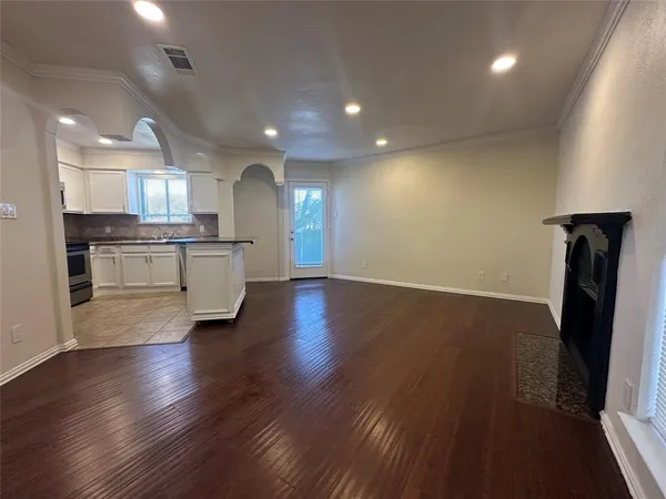 $106,000 | 1600 Pecan Chase Circle, Unit 6, Arlington, TX 76012