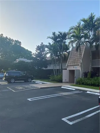 $3,200 | 4280 Oaks Terrace, Unit 101, Pompano Beach, FL 33069