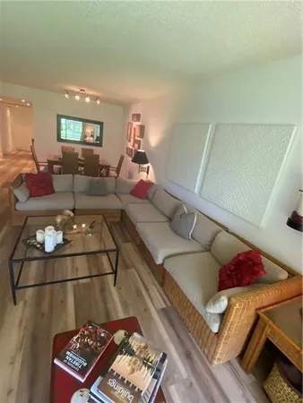 $3,200 | 4280 Oaks Terrace, Unit 101, Pompano Beach, FL 33069