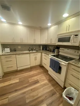 $3,200 | 4280 Oaks Terrace, Unit 101, Pompano Beach, FL 33069