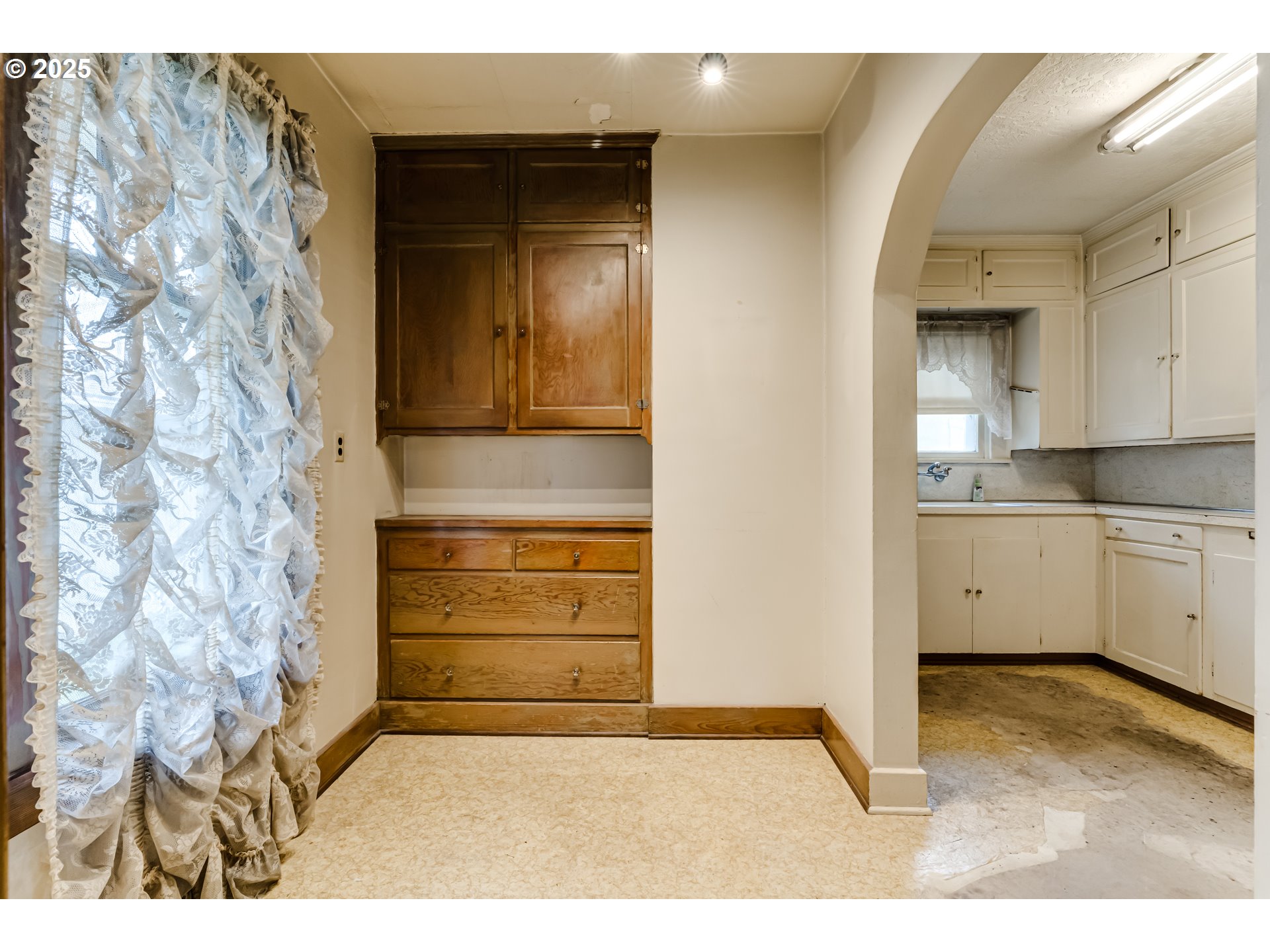 835 Maple Street Junction City, OR 97448 - Photo 8 of 29 a view of utility room and closet