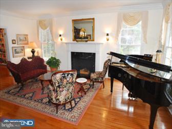 508 Van Lears Run Villanova, PA 19085 - Photo 3 of 12 Living Room