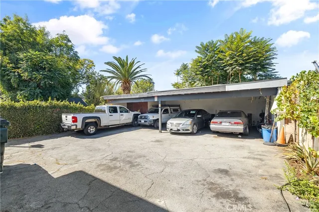 a view of a car in front of a house