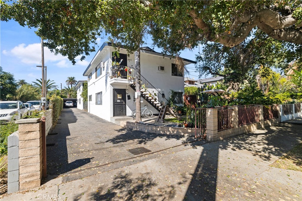 541 North Summit Avenue Pasadena, CA 91103 - Photo 8 of 13 a front view of a house with a tree