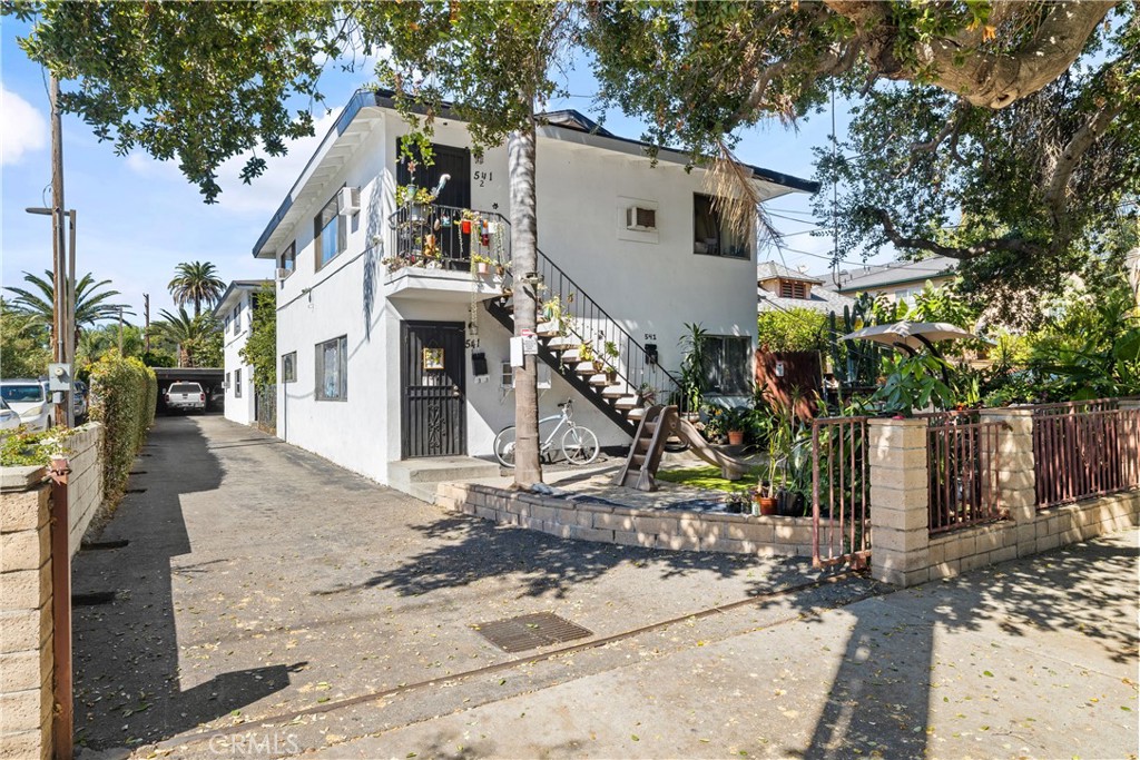 541 North Summit Avenue Pasadena, CA 91103 - Photo 9 of 13 a front view of a house with a yard