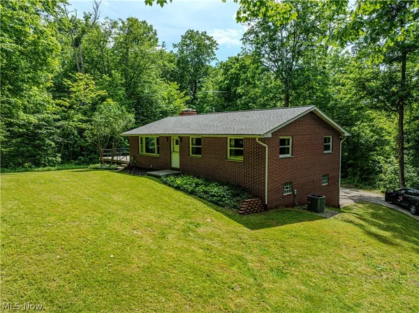 $259,900 | 5475 Parks Avenue Northeast, Louisville, OH 44641