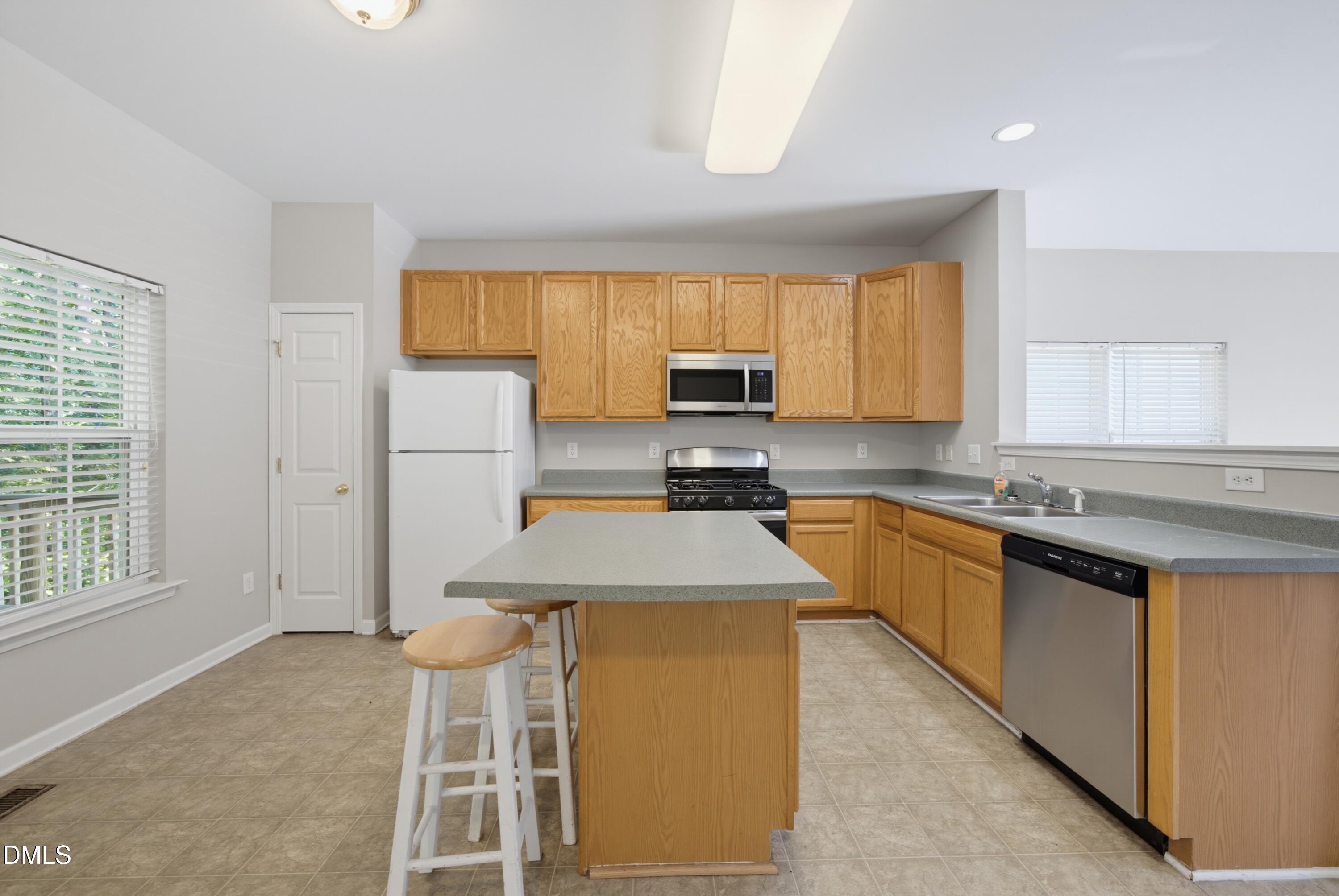 2910 Barrymore Street Raleigh, NC 27603 - Photo 9 of 46 DSC00869