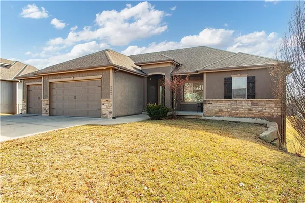 $549,900 | 22905 East 42nd St Court South, Blue Springs, MO 64015