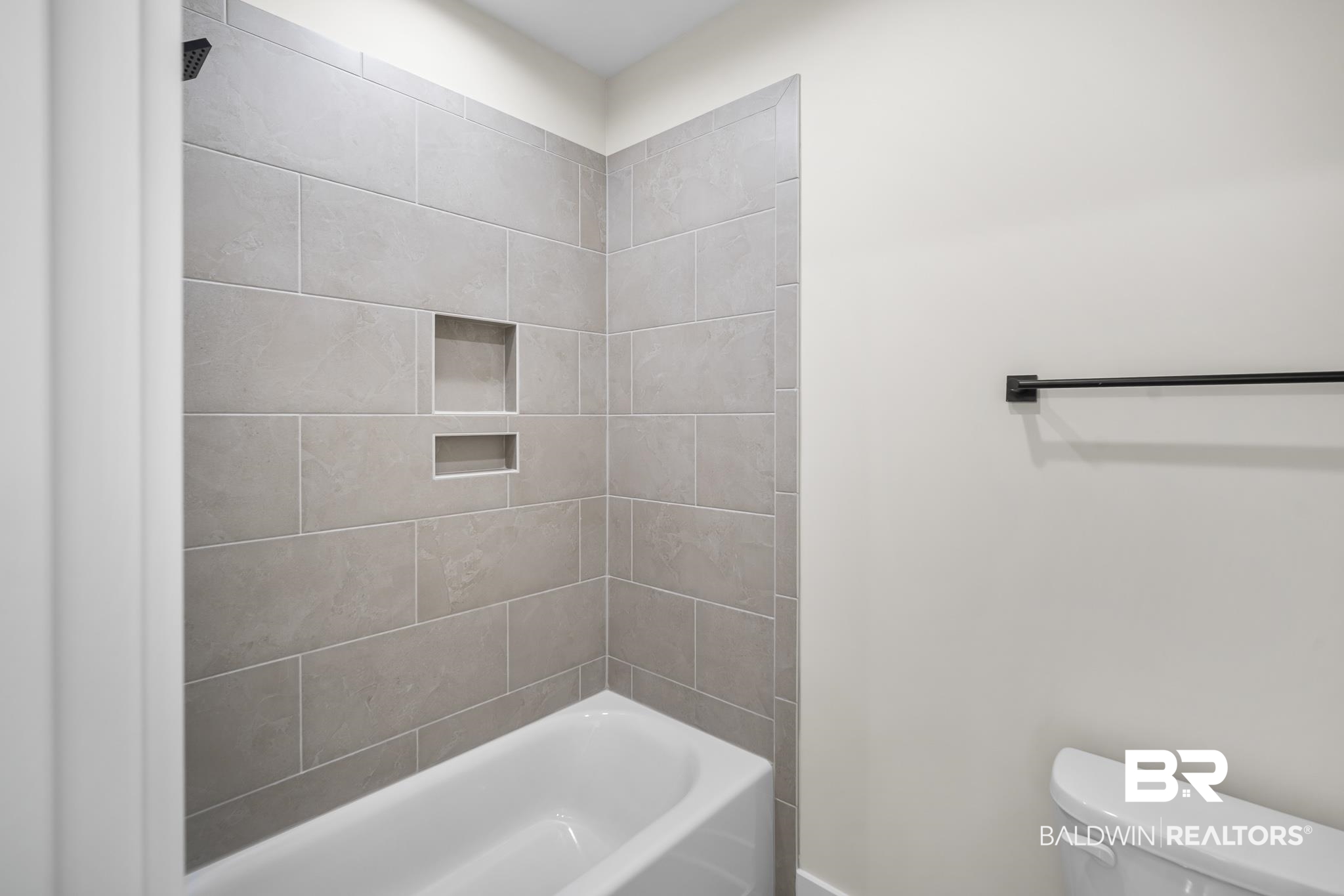 21826 Veranda Boulevard Fairhope, AL 36532 - Photo 27 of 42 Full bath with bathing tub / shower combination and toilet
