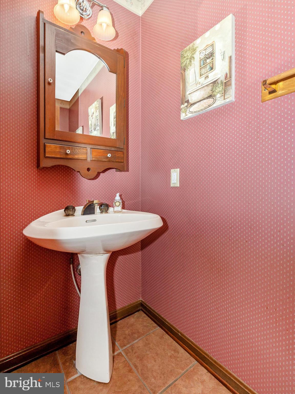 9430 Watkins Road Gaithersburg, MD 20882 - Photo 20 of 76 Powder Room