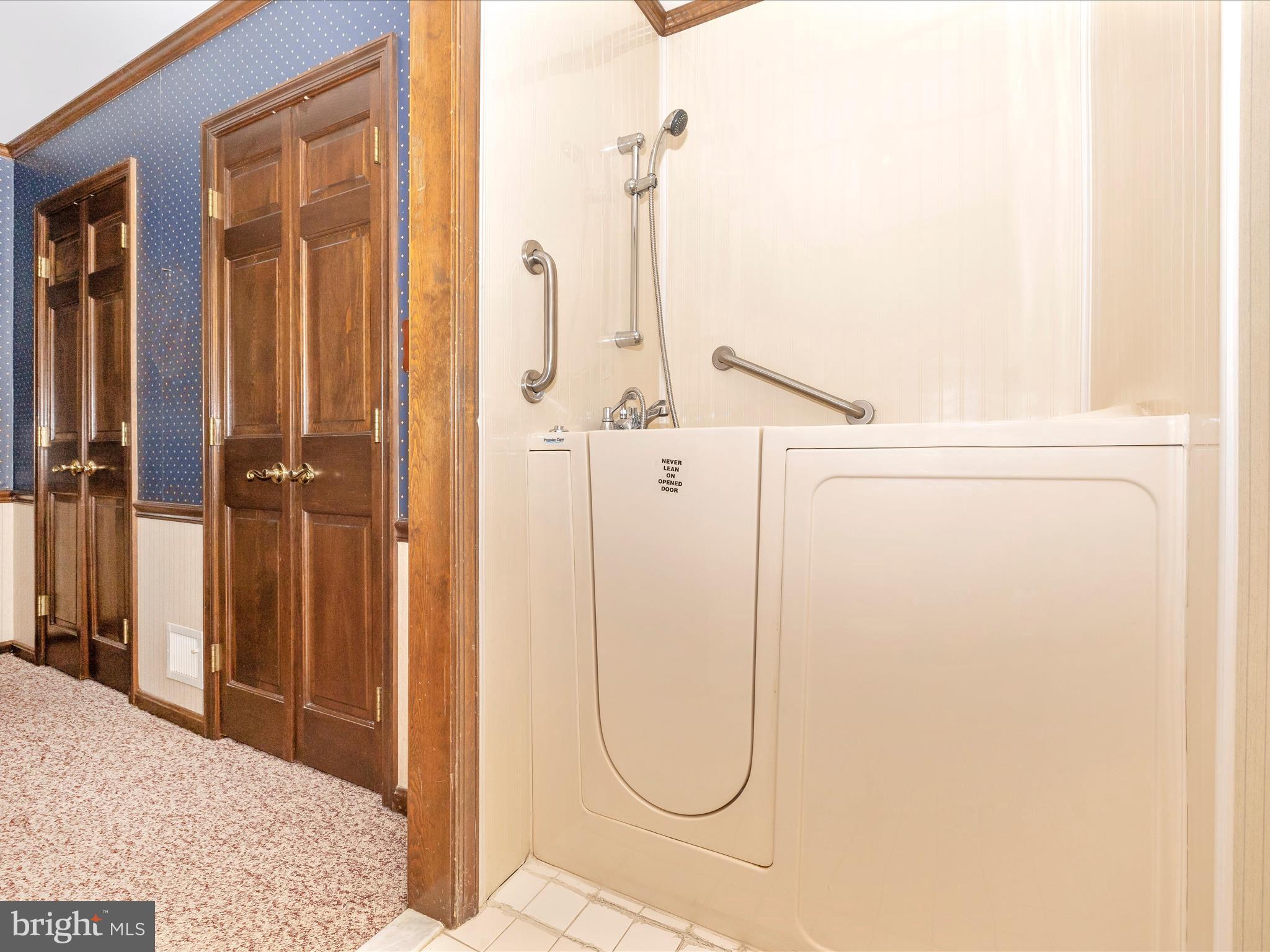 9430 Watkins Road Gaithersburg, MD 20882 - Photo 26 of 76 Primary Bathroom