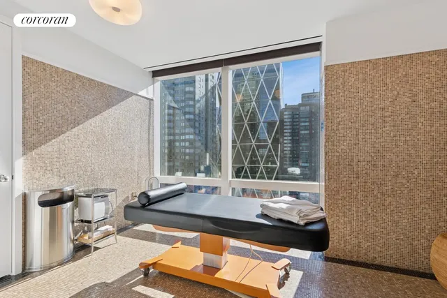 $6,890,000 | 25 Columbus Circle, Unit 57B | Upper West Side