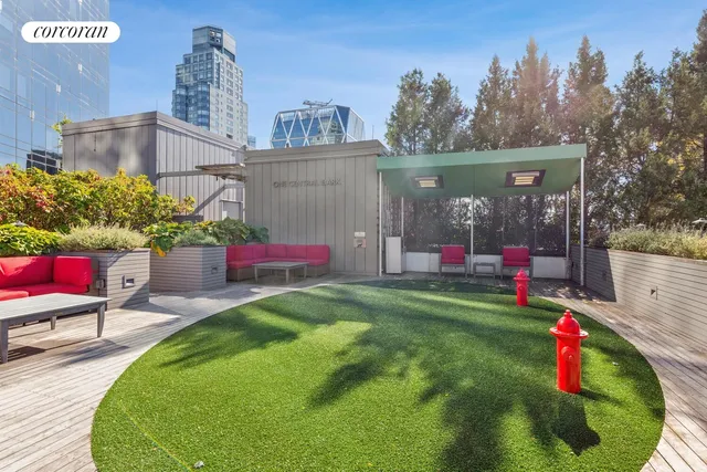 $6,890,000 | 25 Columbus Circle, Unit 57B | Upper West Side