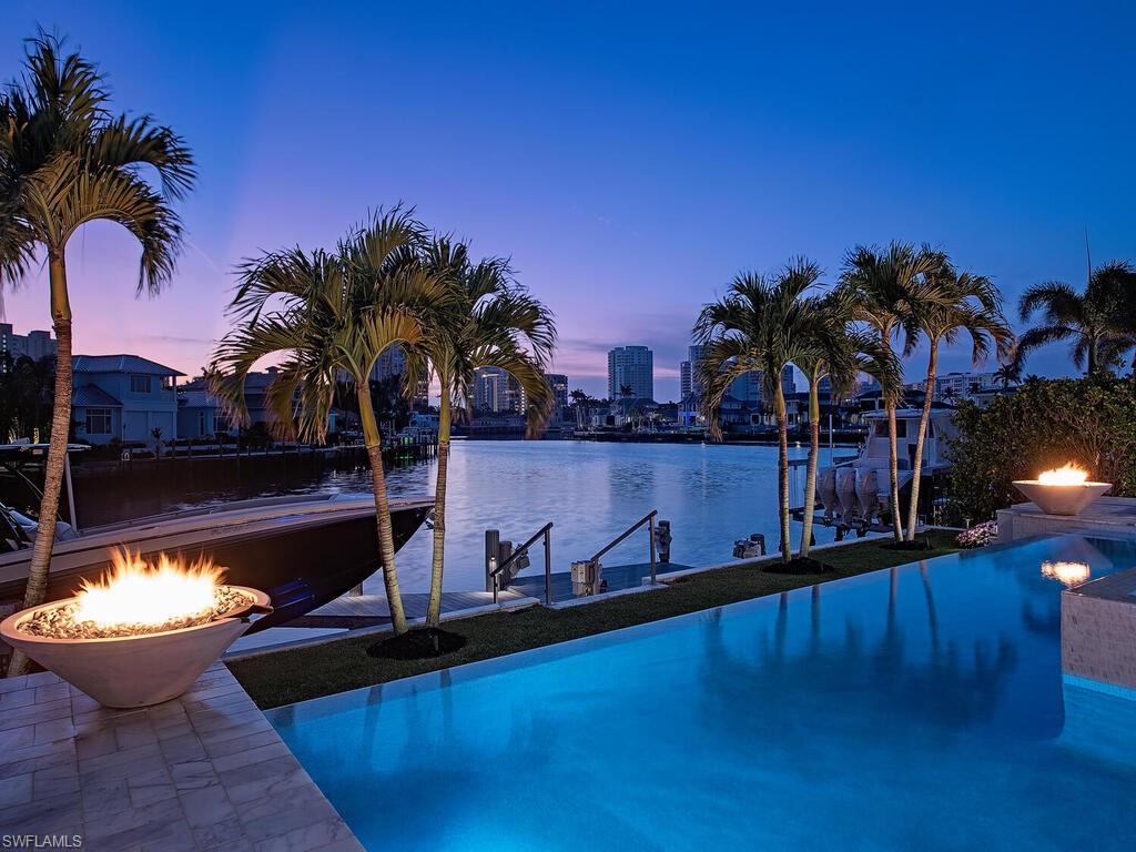 3801 Crayton Road Naples, FL 34103 - Photo 4 of 47