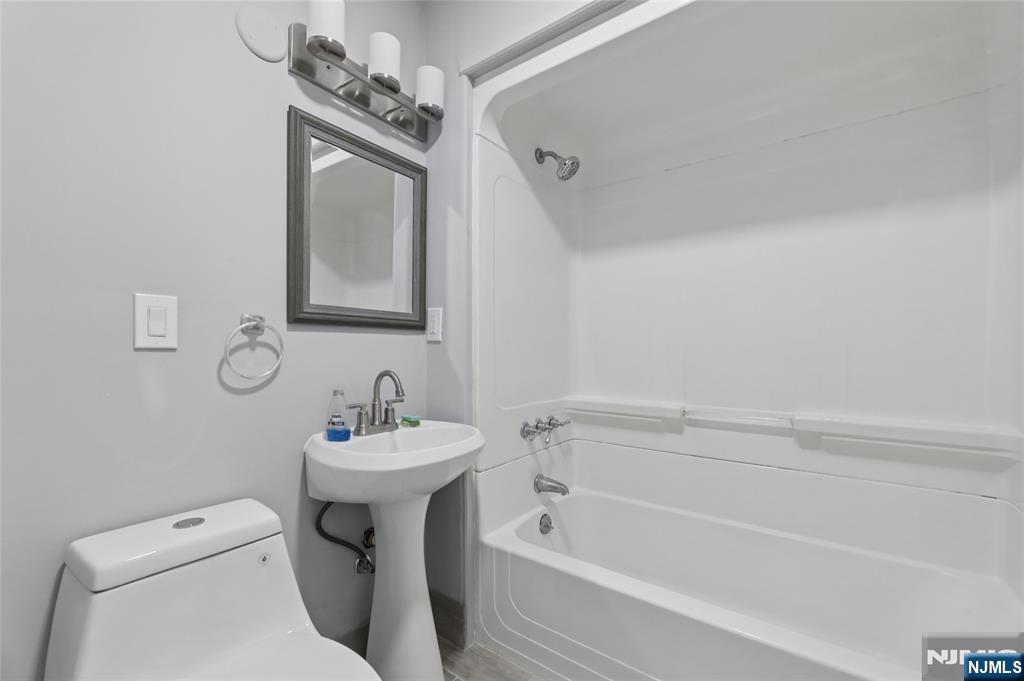 18 South Road Wayne, NJ 07470 - Photo 14 of 32