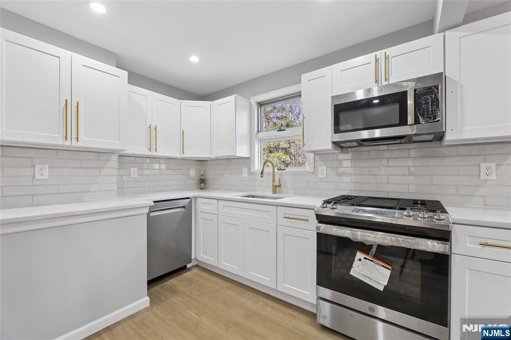 18 South Road Wayne, NJ 07470 - Photo 8 of 32