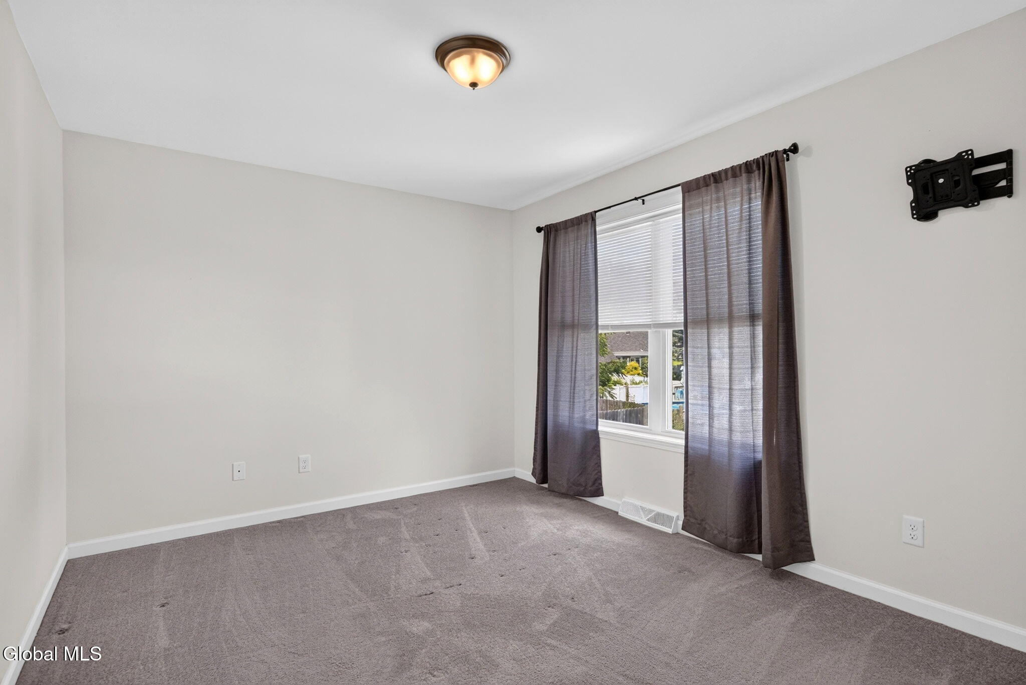 2451 Consaul Road Schenectady, NY 12304 - Photo 12 of 25 12-web-or-mls-011_DSC01460