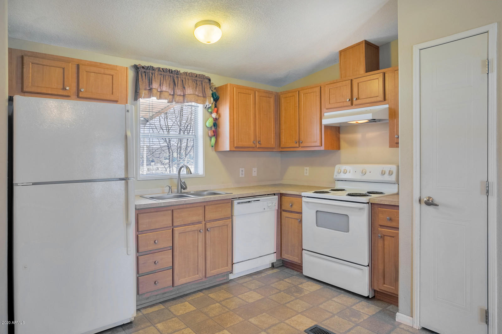 18443 Quail Road Peeples Valley, AZ 86332 - Photo 12 of 23 07_18443_S_Quail_Rd__07_mls