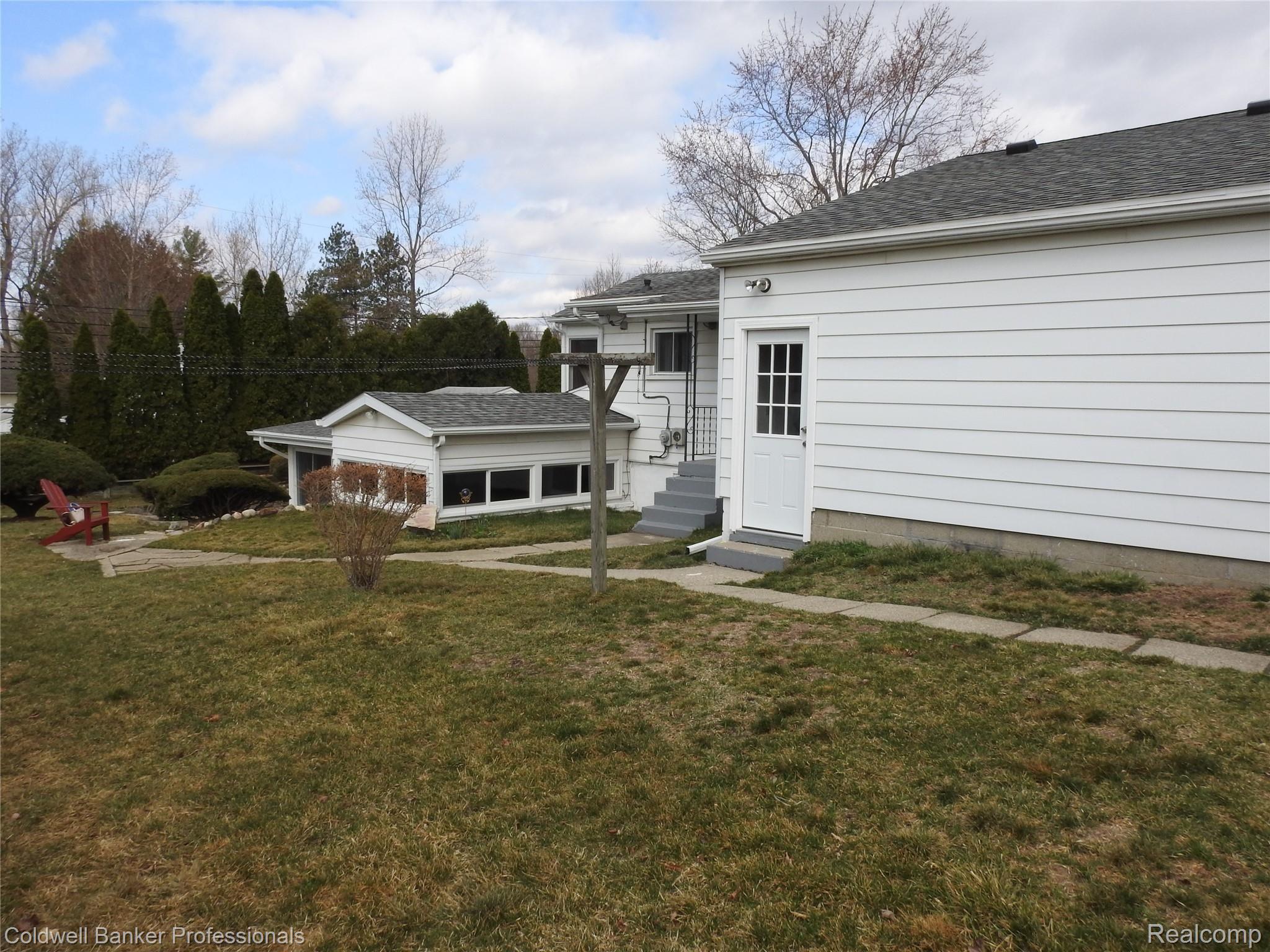 1994 Imlay City Road Lapeer, MI 48446 - Photo 6 of 30 DSCN1119.JPG