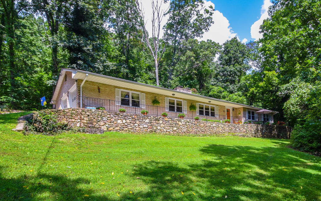 1638 Weaver Road Salem, VA 24153 - Photo 1 of 28 a front view of house with yard and green space