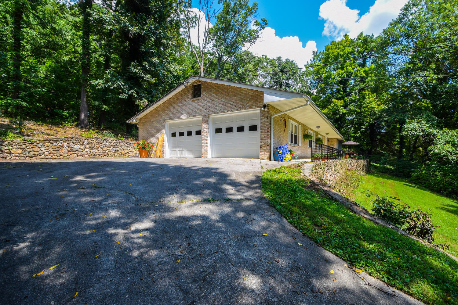 1638 Weaver Road Salem, VA 24153 - Photo 21 of 28 a front view of a house with a yard