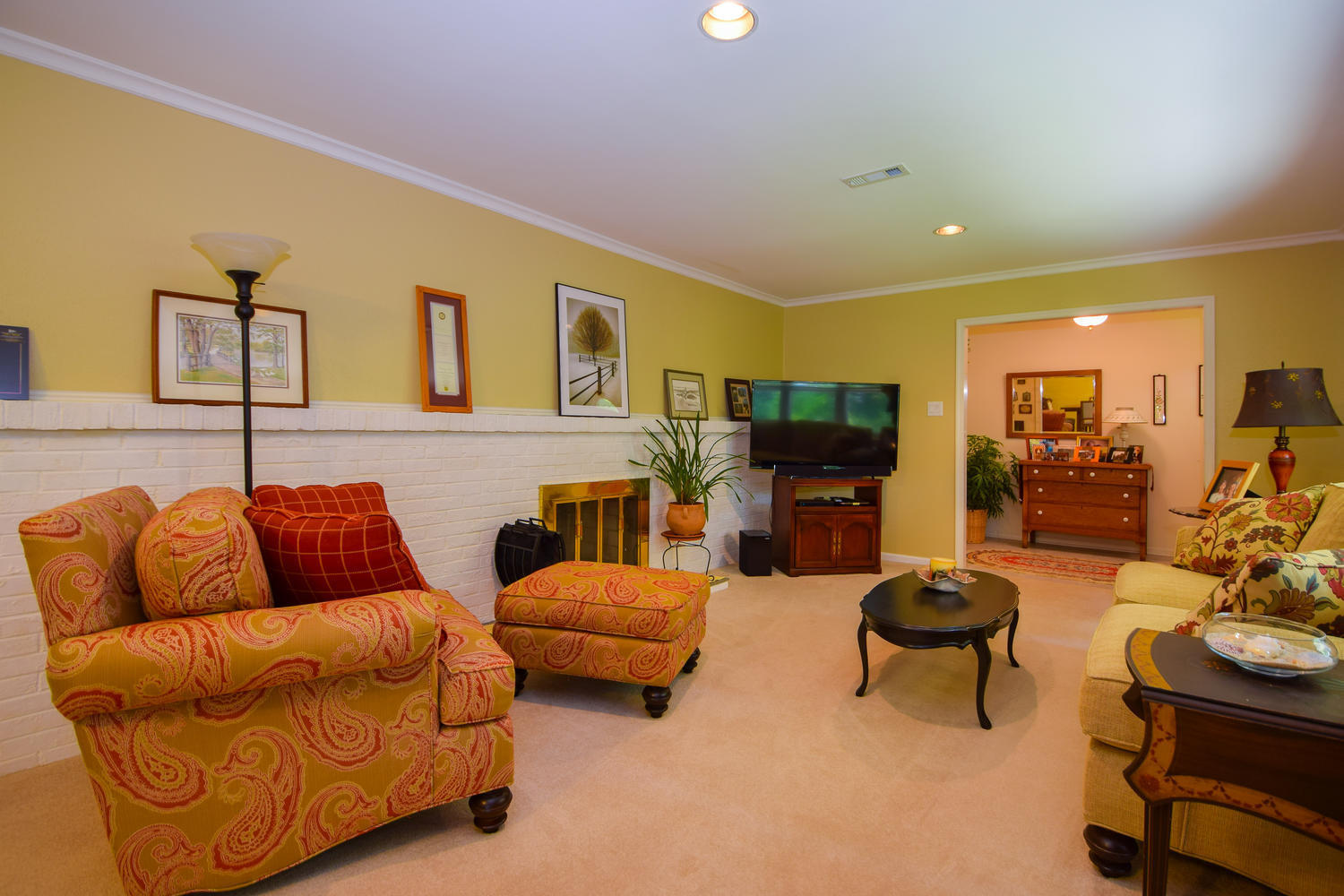 1638 Weaver Road Salem, VA 24153 - Photo 5 of 28 a living room with furniture and a flat screen tv