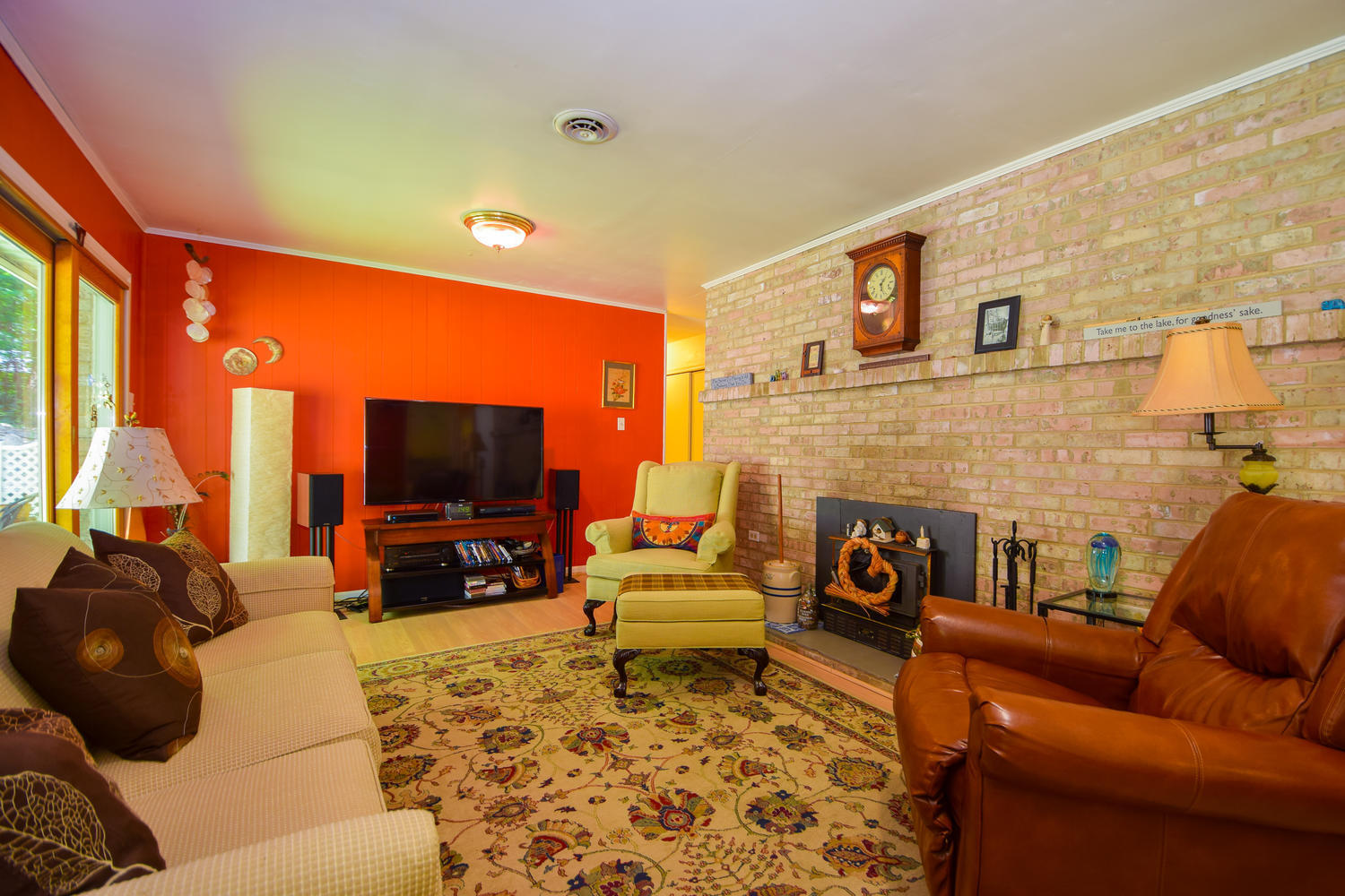 1638 Weaver Road Salem, VA 24153 - Photo 8 of 28 a living room with furniture and a flat screen tv
