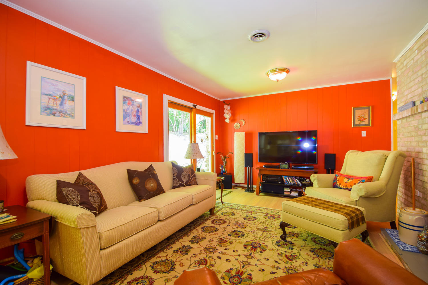 1638 Weaver Road Salem, VA 24153 - Photo 9 of 28 a living room with furniture and a flat screen tv