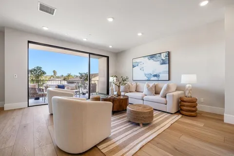 $1,995,000 | 320 Chinquapin Avenue, Carlsbad, CA 92008