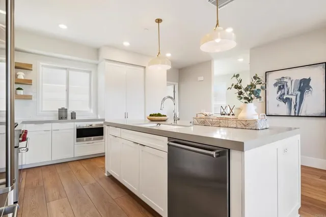 $1,995,000 | 320 Chinquapin Avenue, Carlsbad, CA 92008