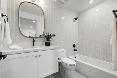 $1,995,000 | 320 Chinquapin Avenue, Carlsbad, CA 92008