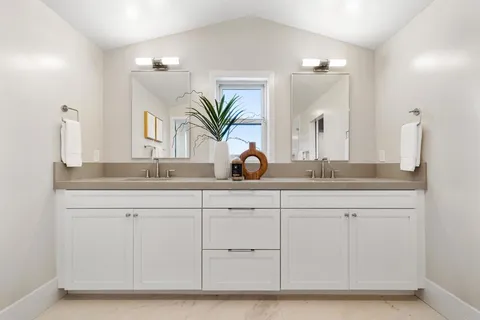 $1,995,000 | 320 Chinquapin Avenue, Carlsbad, CA 92008