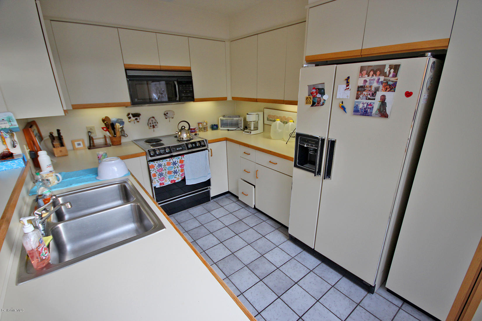 19 Hawthorne Road, Unit 13A Stockbridge, MA 01240 - Photo 12 of 25 KITCHEN