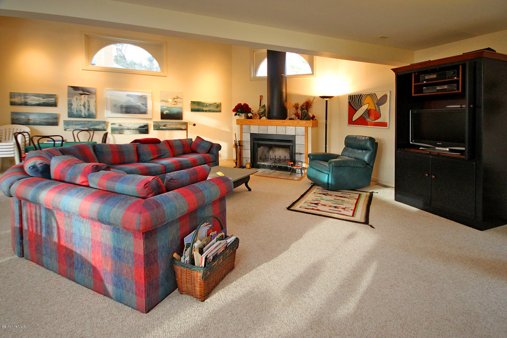 19 Hawthorne Road, Unit 13A Stockbridge, MA 01240 - Photo 4 of 25 LIVING ROOM W/FIREPLACE