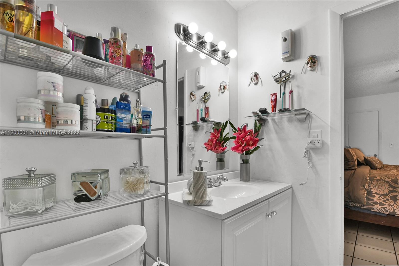 6939 Holly Road Miami Lakes, FL 33014 - Photo 15 of 31 Gallery Image 15