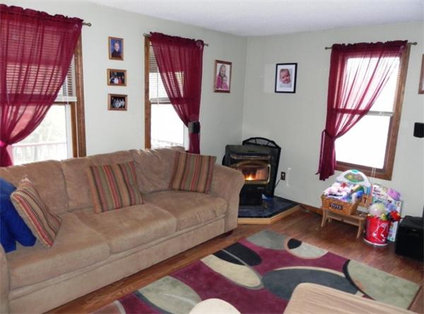 215 Old Webster Road Oxford, MA 01540 - Photo 5 of 19 Gallery Image 5