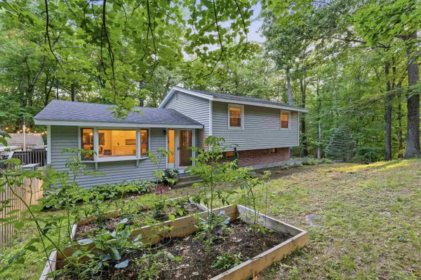 $585,000 | 65 Londonderry Turnpike, Derry, NH 03038