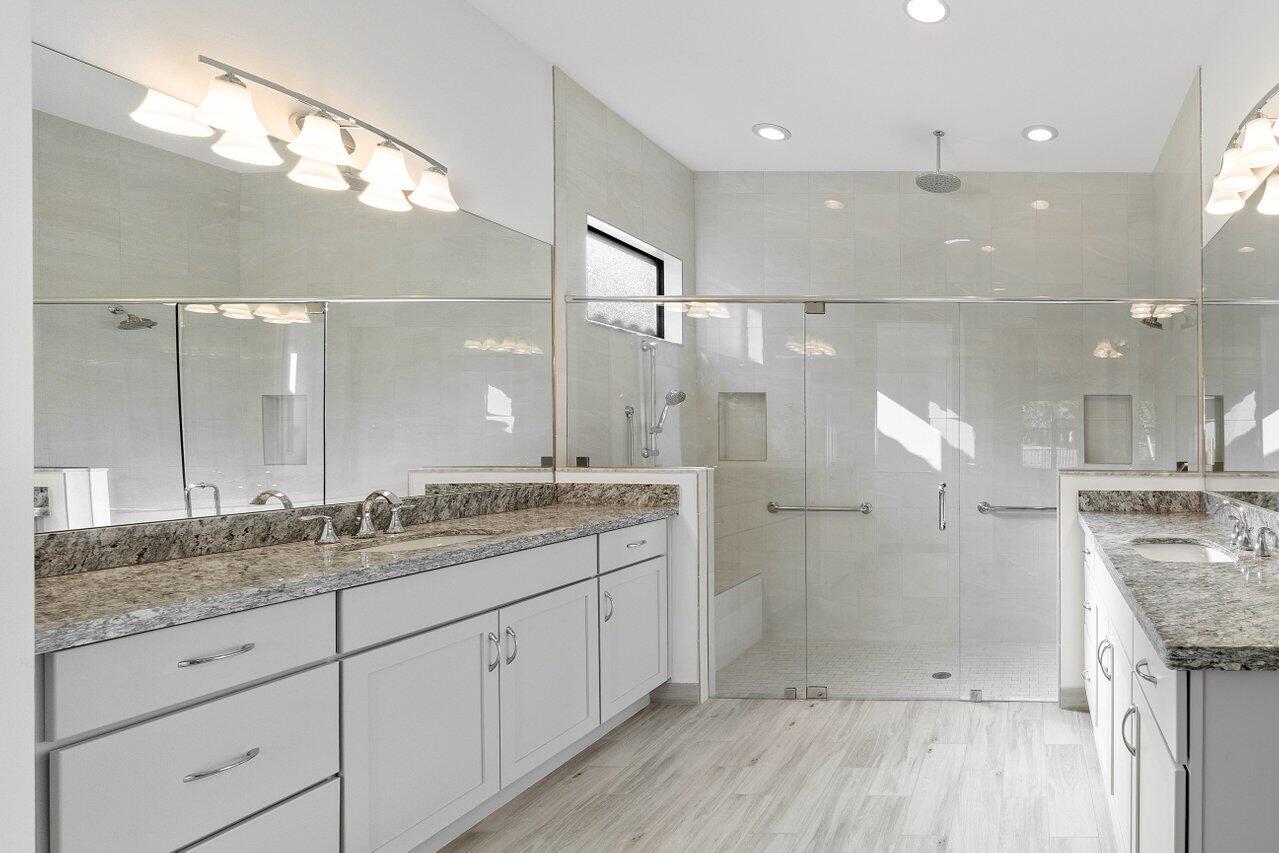 11927 Leon Circle Parkland, FL 33076 - Photo 18 of 37 Primary Bathroom