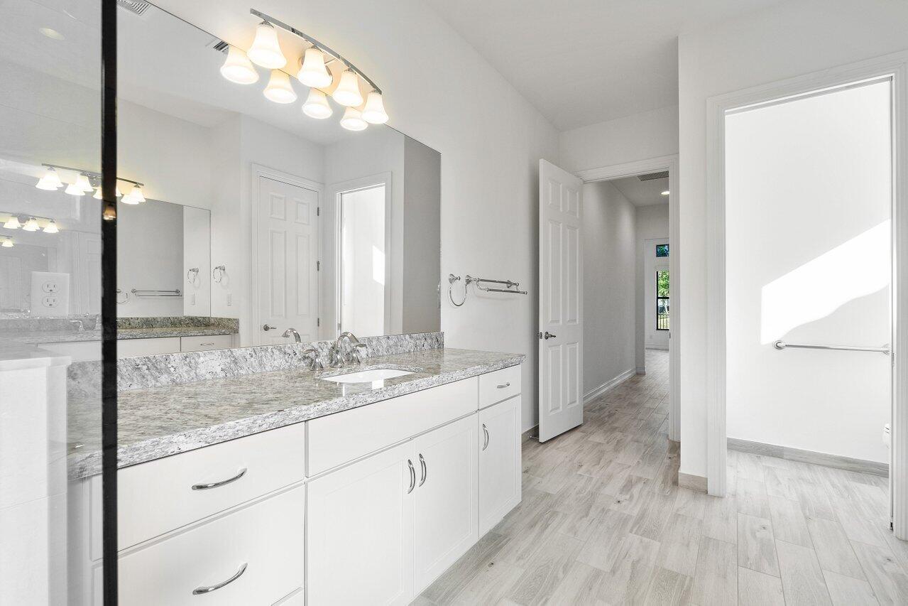 11927 Leon Circle Parkland, FL 33076 - Photo 19 of 37 Primary Bathroom